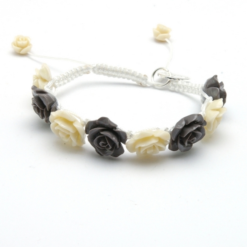 Armband macramee met resin roosjes champagne-grijs