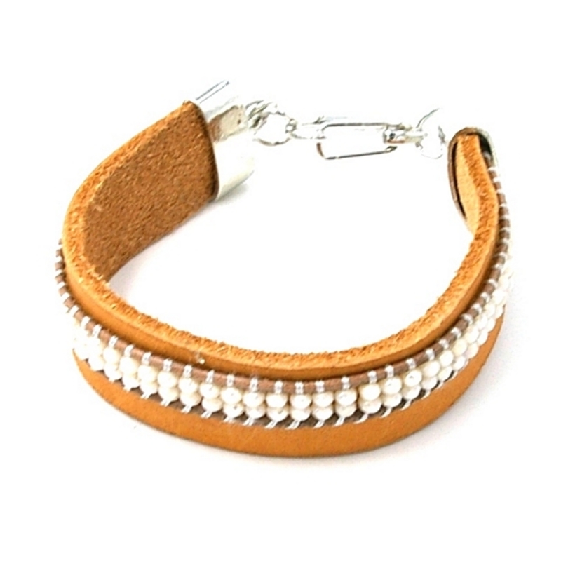 Armband natuurleer met facetkralen bovenop