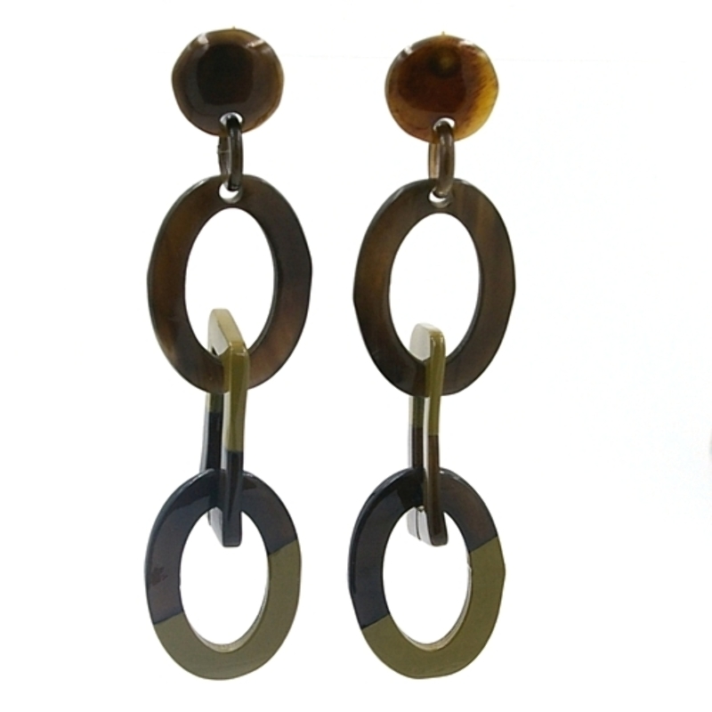 Oorbellen buffel hoorn 3 rij onder elkaar olijf