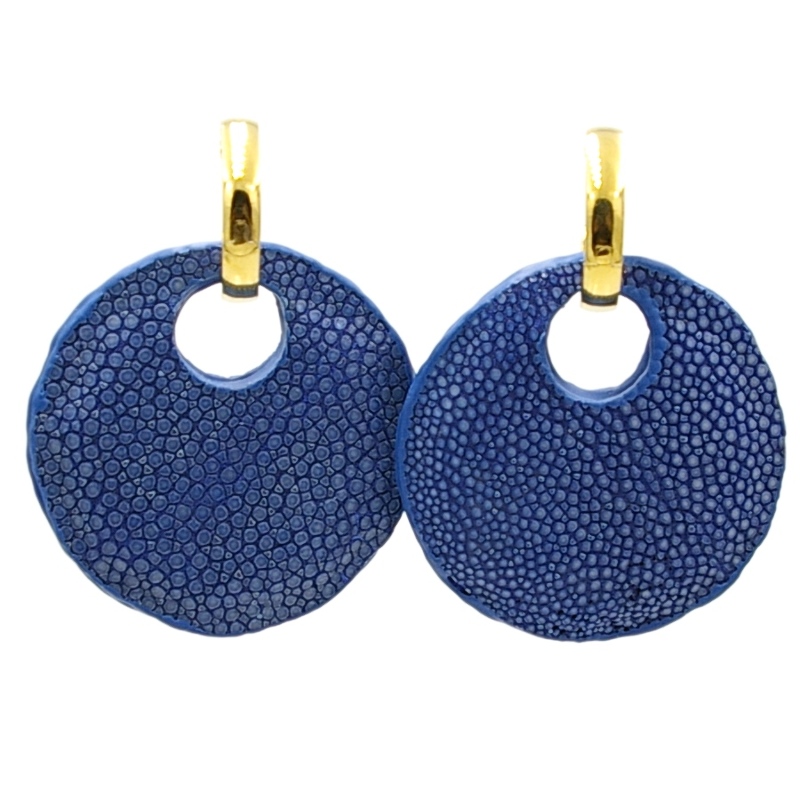 Oorbellen roggenleer rond koningsblauw met stainless steel creolen goud