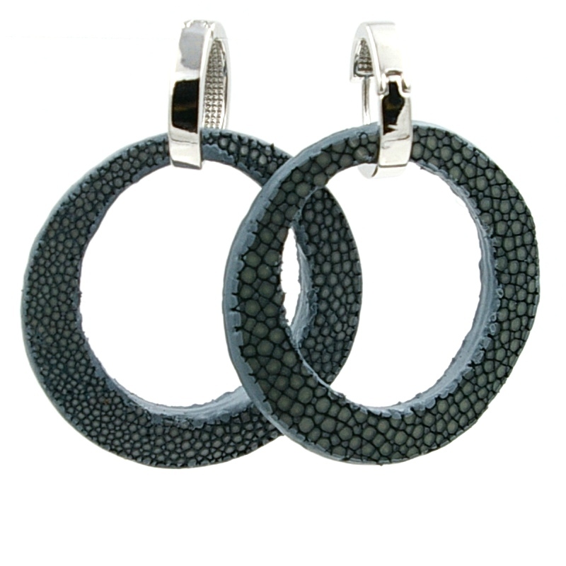 Oorbellen roggenleer rond open grijs met stainless steel creolen zilver