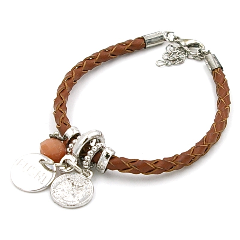 Armband gevlochten natuurleer camel met verzilverde bedels