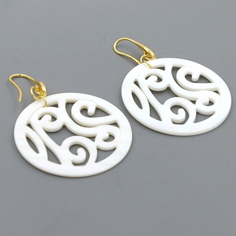 Oorbellen mother of pearl rond opengewerkt champagne