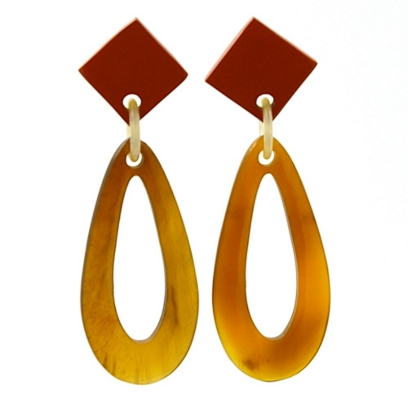 Oorbellen buffelhoorn druppel naturel met brick knop