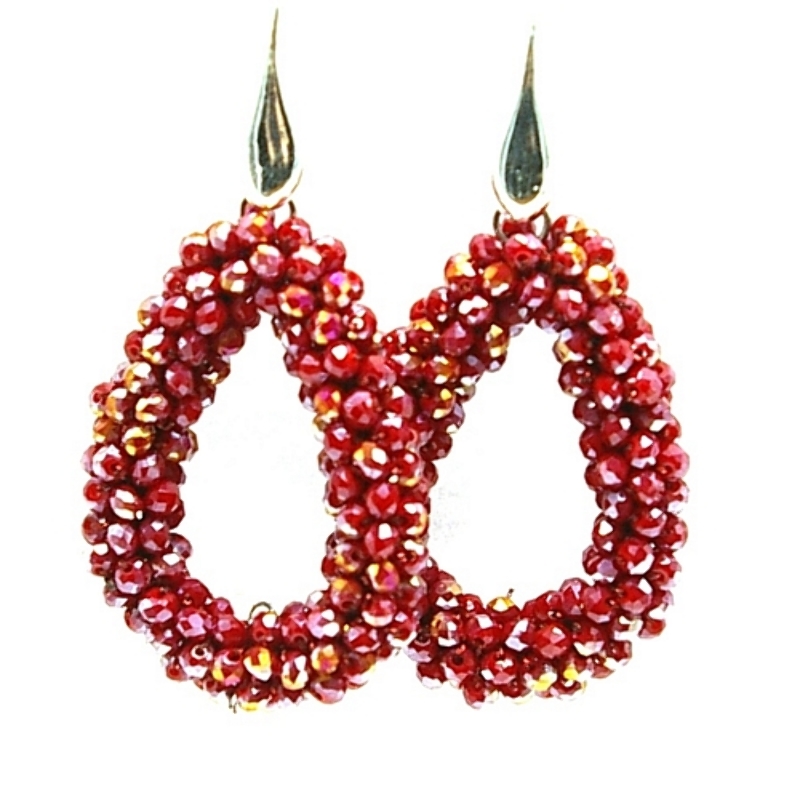 Oorbellen Candy klein wijnrood facet met zilveren haakjes