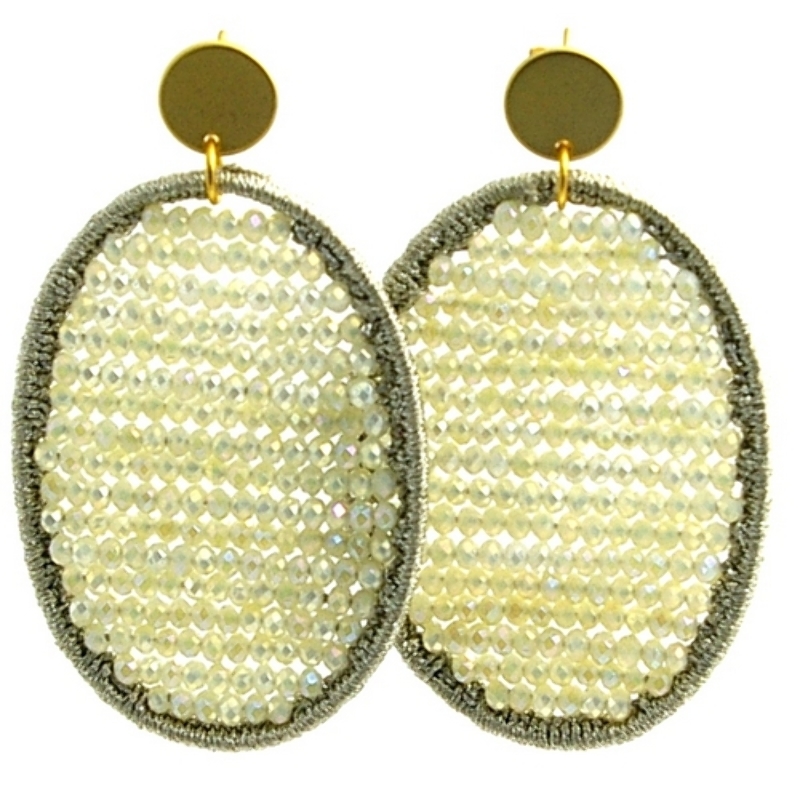 Oorbellen satijndraad met facet ovaal offwhite ab met zilveren steker