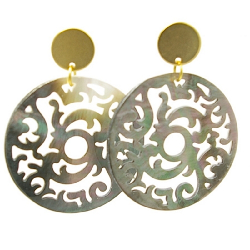 Oorbellen mother of pearl rond opengewerkt grijs met gouden steker
