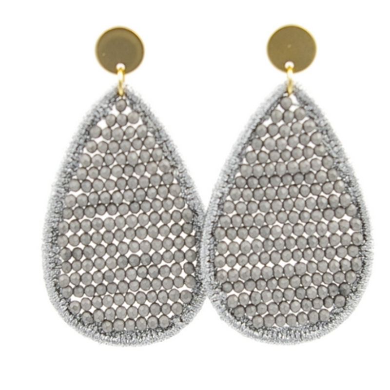 Oorbellen satijndraad met facet druppel matzilver