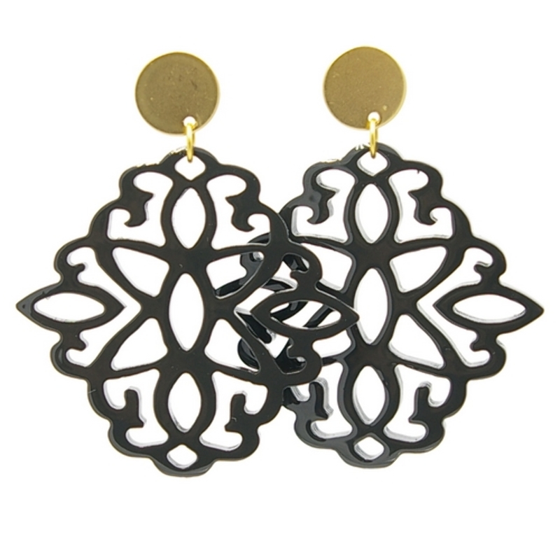 Oorbellen buffel hoorn ornament zwart lacquer met gouden knop