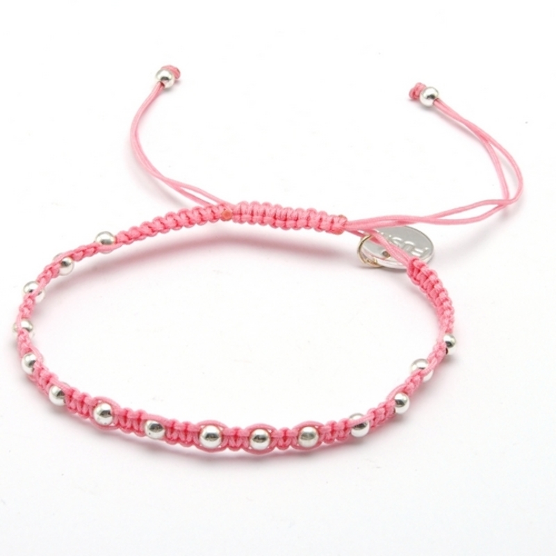 Armband macramee roze met verzilverden balletjes