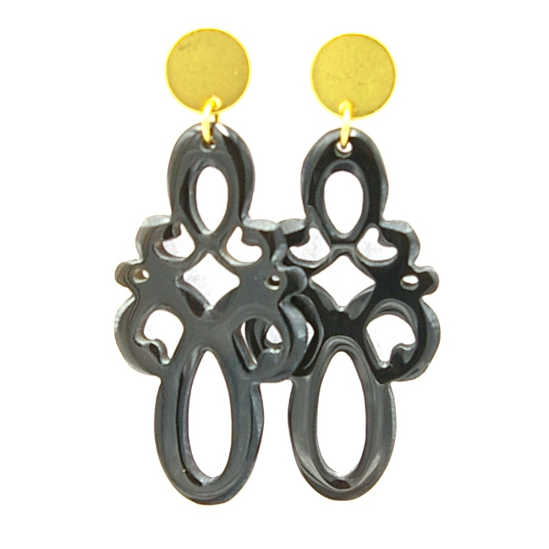 Oorbellen buffelhoorn ornament lang naturel met gouden knop