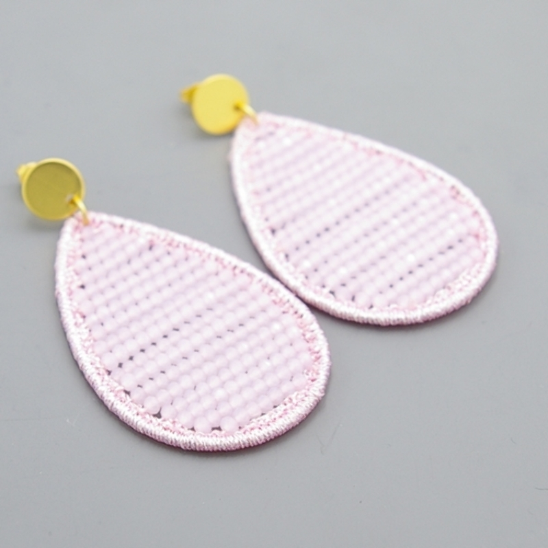 Oorbellen satijndraad met facet druppel zachtroze