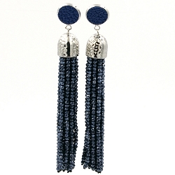 Oorbellen kwast facetkralen donkerblauw AB met metalen kapje en met leer ingelegde steker zilver