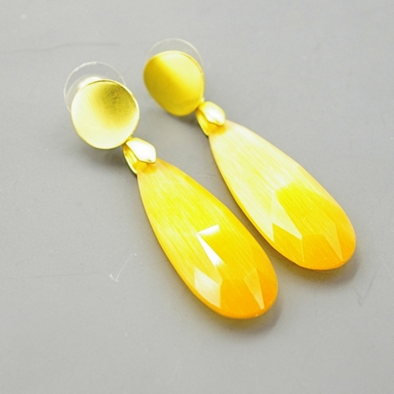 Oorbellen facetgeslepen druppel 13x38mm geel