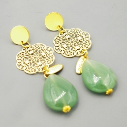 Oorbellen filligrain plaatje goud met agaat druppel groen