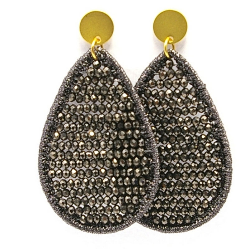 Oorbellen satijndraad met facet druppel donkerbruin