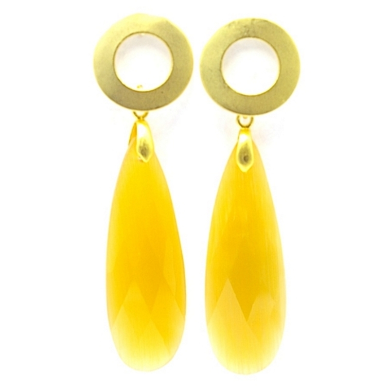 Oorbellen facetgeslepen druppel lang geel met open gouden steker