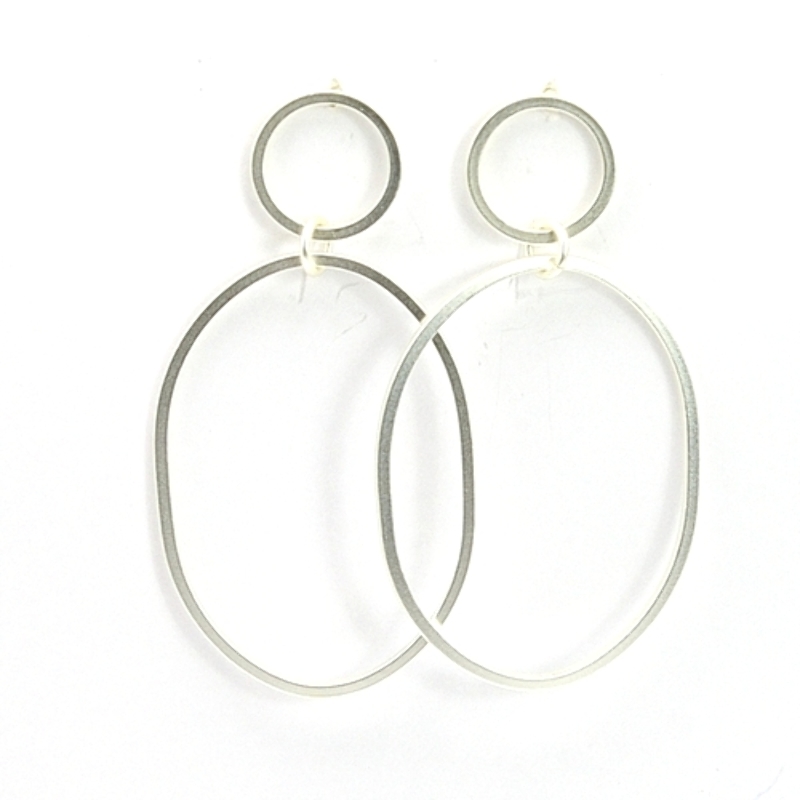 Oorbellen metaal ovaal groot dun zilver