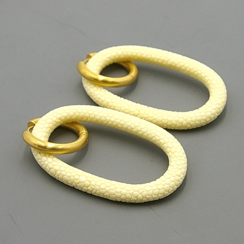 Oorbellen schelphars ovaal open met creolen creme