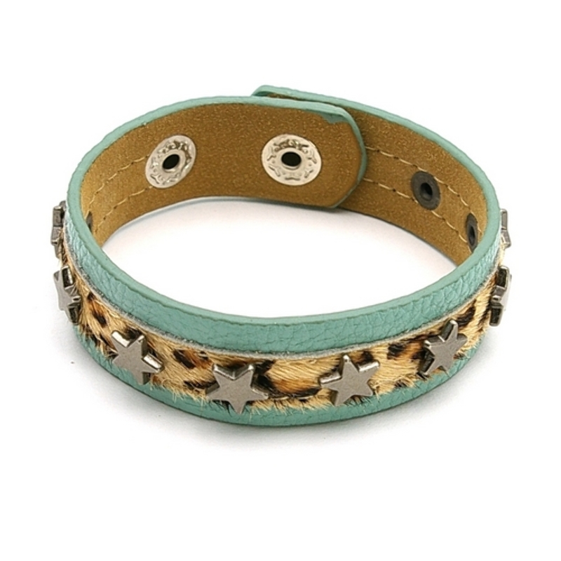 Armband leather look met bontje en metalen sterren Armband leather look met bontje en metalen sterren