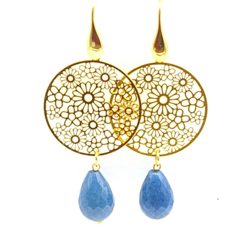 Oorbellen metalen filligrain plaatje en agaat blauw druppel