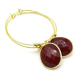 Oorbellen creolen dun goud met halfedelsteen facet hanger donkerrood