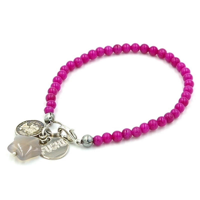Armband steenkralen fuchsia met bedel