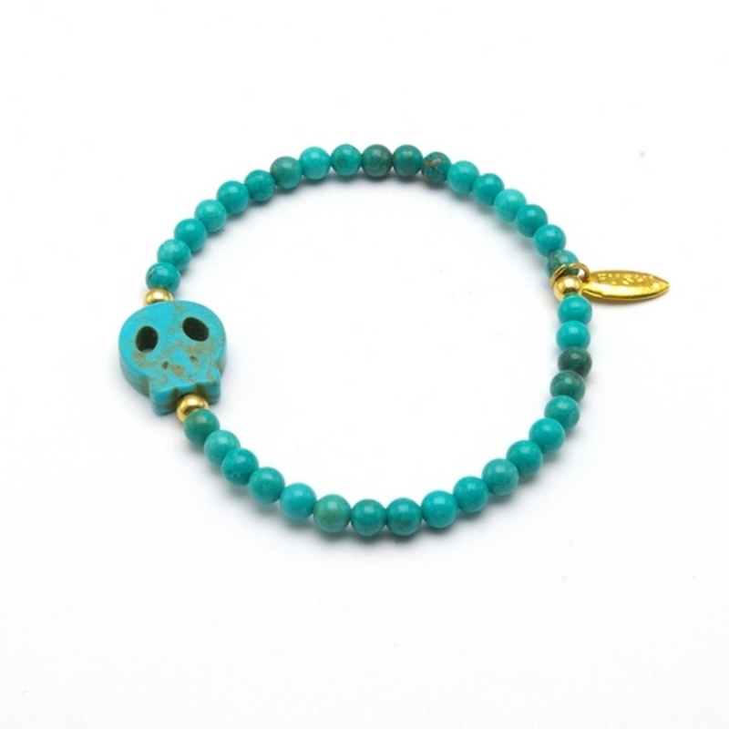 Armband halfedelsteen turquoise met verguld gouden balletjes en gekleurd turquoise skull